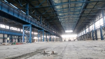 Dodávka ocelových konstrukcí – revitalizace nevyužívané ocelové haly na novou pobočku obchodního domu Möbelix na ulici Kolbenova v pražškých Vysočanech.