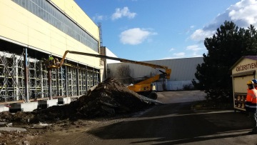 Dodávka ocelových konstrukcí – revitalizace nevyužívané ocelové haly na novou pobočku obchodního domu Möbelix na ulici Kolbenova v pražškých Vysočanech.