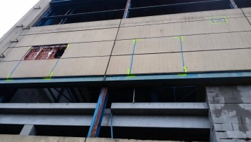 Dodávka ocelových konstrukcí – revitalizace nevyužívané ocelové haly na novou pobočku obchodního domu Möbelix na ulici Kolbenova v pražškých Vysočanech.