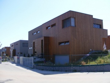 Ocelové konstrukce a zámečnické prvky bytových domů.