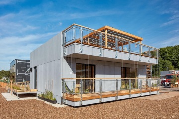 Návrh modulární jednotky pro nástavbu studentských kolejí od Fakulty stavební ČVUT – dodání moderního zábradlí s nerezovou sítí, rámové konstrukce terasy a přístupových rámů.