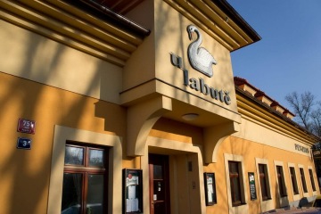 Při stavbě moderní restaurace U Labutě poblíž krčského rybníku Labuť byly použité ocelové konstrukce střechy.