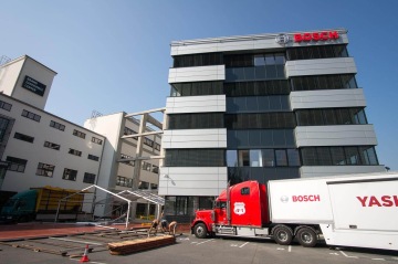 Revitalizace bývalé kotelny v areálu Waltrovka v pražských Radlicích na moderní administrativní centrum. Dodáno více než více než 90 tun nových ocelových konstrukcí a více než 2000 m2 trapézových plechů pro stropní konstrukce.