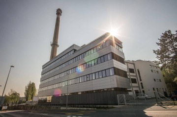 Revitalizace bývalé kotelny v areálu Waltrovka v pražských Radlicích na moderní administrativní centrum. Dodáno více než více než 90 tun nových ocelových konstrukcí a více než 2000 m2 trapézových plechů pro stropní konstrukce.