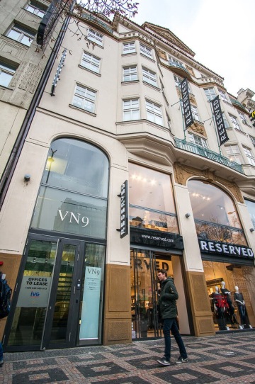 Rekonstrukce památkově chráněného domu ve spodní části Václavského náměstí.