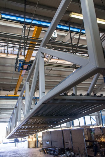 Ocelová lávka pro projekt multifunkční budovy společnosti Realtoria – s délkou 20 metrů a hmotností převyšující 6 tun.