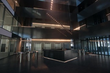 Spektrum zámečnických prvků pro administrativní komplex Palmovka Park – skleněné a příčkové vnitřní a vnější zábradlí, podkonstrukce pro atrium.