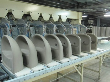 Linka na vysokotlaké odlévání sanitární keramiky.