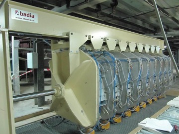 Linka na vysokotlaké odlévání sanitární keramiky.