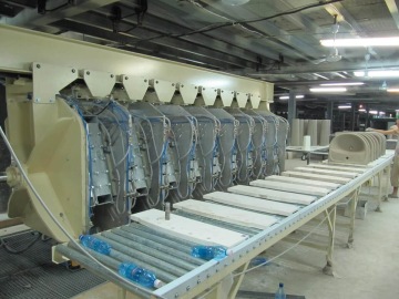 Linka na vysokotlaké odlévání sanitární keramiky.