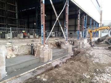 Dodávka ocelových konstrukcí – revitalizace nevyužívané ocelové haly na novou pobočku obchodního domu Möbelix na ulici Kolbenova v pražškých Vysočanech.