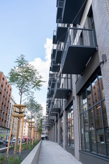 Moderní bytové balkony na táhlech, So-Ho Rezidence.