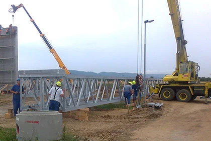 Ocelové konstrukce pro rozvodnu VVN - nosníky, břevna, stožáry